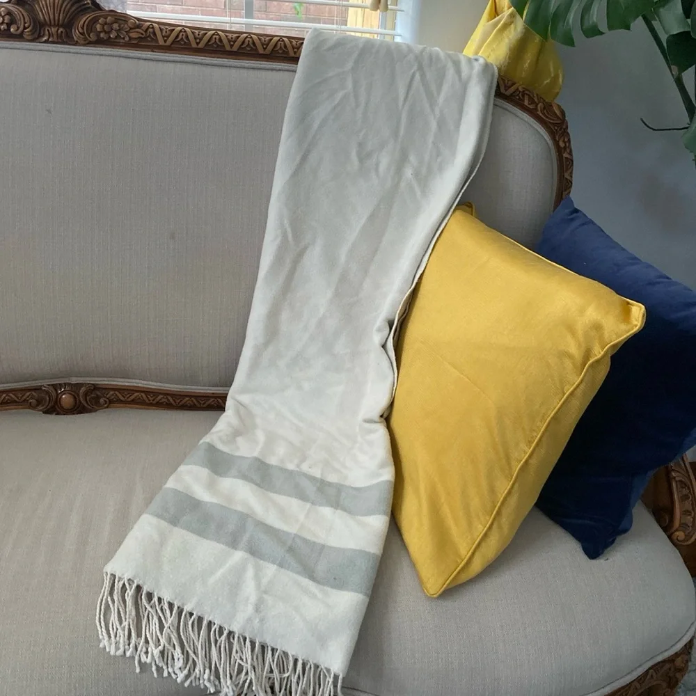 TOMS Fleece‎ Blanket Throw 54 X 52